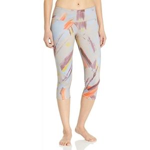 Alo Yoga Airbrush Capri Legging in Modernist